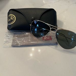 Ray Ban polarized aviators with case